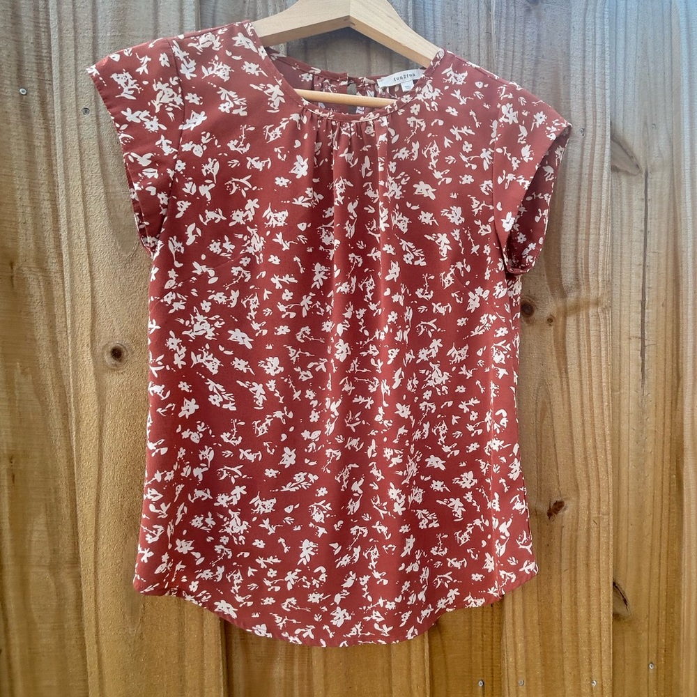 Women’s Floral Cap-Sleeve Blouse